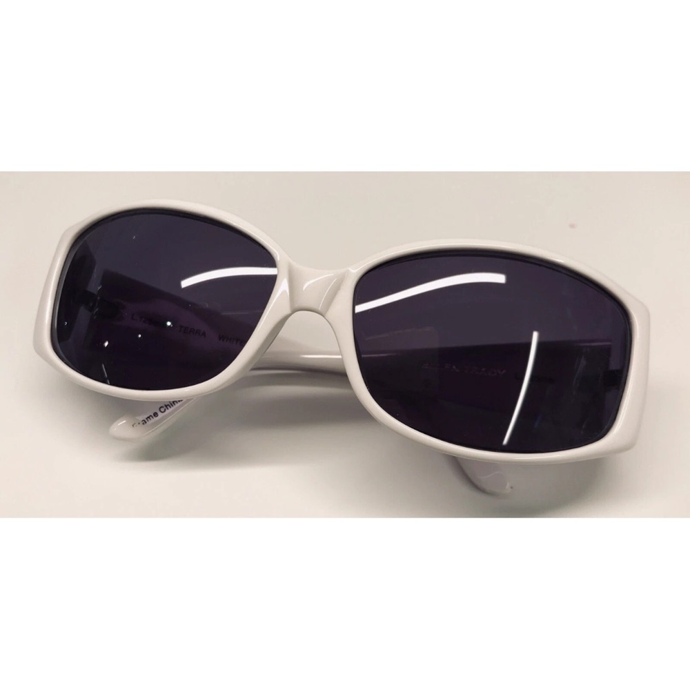 Ellen Tracy SUNGLASSES  Spectra White FRAMES w/
Zebra Stripes